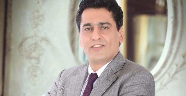 الكاتب الصحفى أيمن عبد المجيد