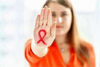 أعراض وأسباب مرض الإيدز عند النساء