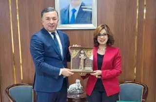 سفيرة مصر في طشقند ووزير الصحة الأوزبكستاني يبحثان تعزيز التعاون الثنائي