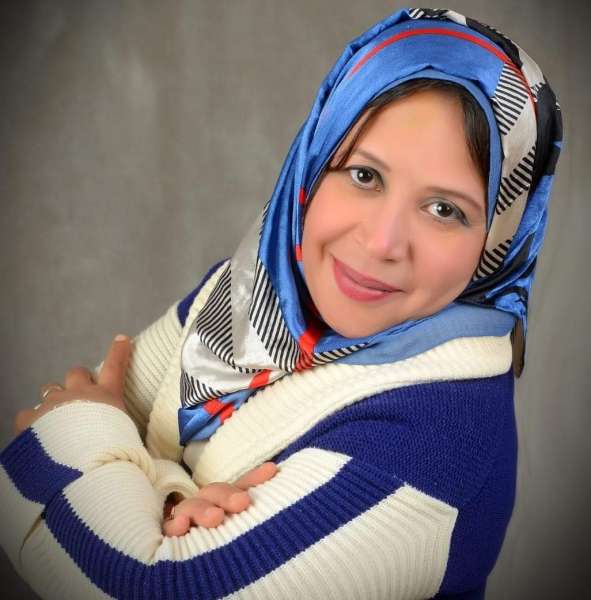الكاتبة سهير منير