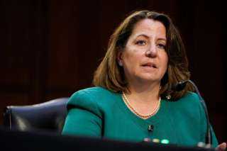 نائبة وزير العدل الأمريكي تفجر مفاجأة بشأن أموال رجال الأعمال الروس