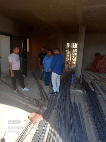 جهاز مدينة الشروق يُوقف مخالفة بناء ويتحفظ على الأدوات والمعدات بأحد العقارات بحي النادي