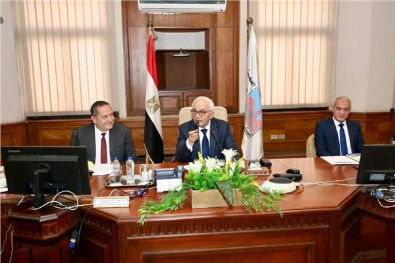 خلال الاجتماع