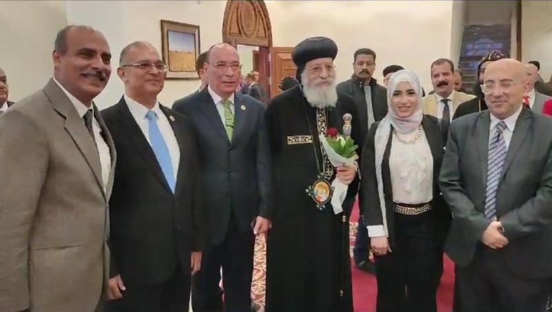 قيادات حزب ”المصريين” يقدمون التهنئة للأخوة المسيحيين بعيد الميلاد