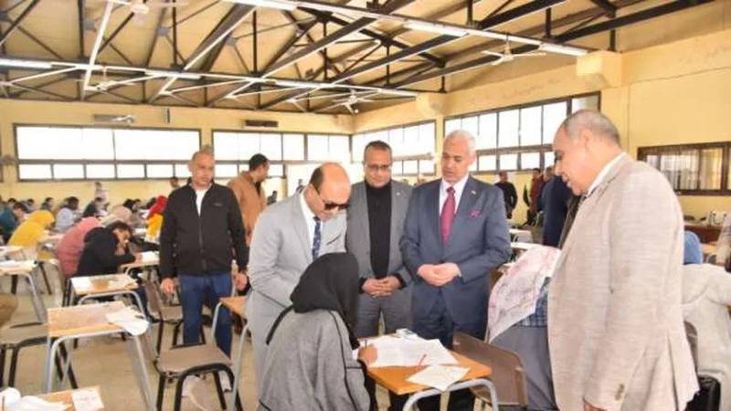 جولة رئيس جامعة أسيوط