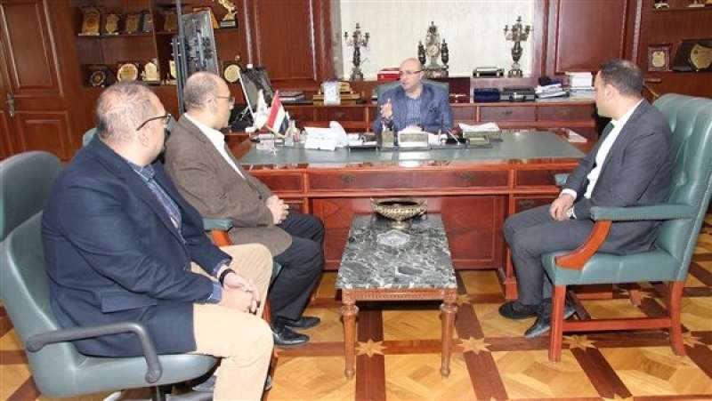 محافظ بني سويف مع الشركة المصرية للاستثمارات الطبية