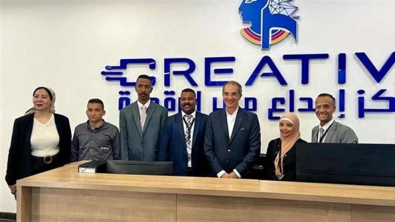 الوزير مع شباب اسوان