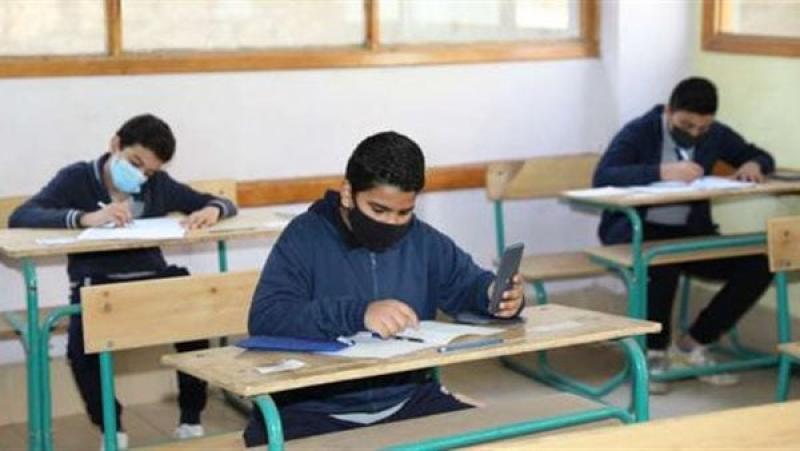طلاب الشهادة الإعدادية
