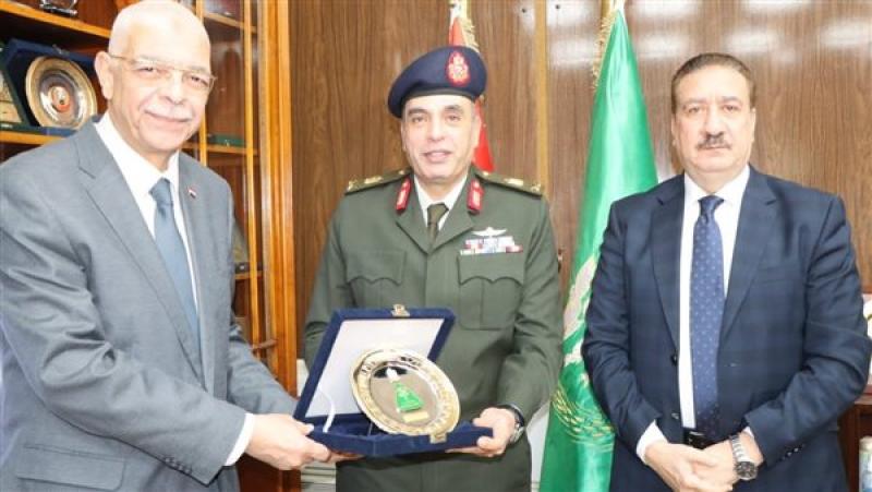 رئيس جامعة المنوفية يشهد لقاء المحافظ ومدير إدارة التجنيد
