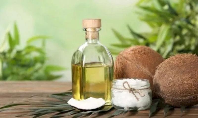 زيت جوز الهند لترطيب البشرة