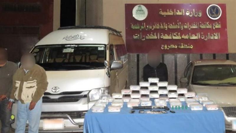 ضبط القائمين على بؤرة إجرامية لتجارة المخدرات،فيتو