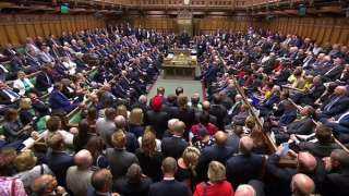 البرلمان البريطانى يمرر مقترحين بوقف فورى لإطلاق النار فى غزة
