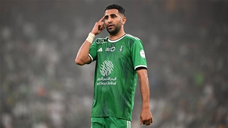 رياض محرز لاعب الأهلي