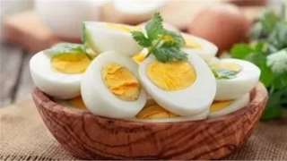 هل تناول البيض يتسبب في ارتفاع مستوي الكوليسترول السيء؟