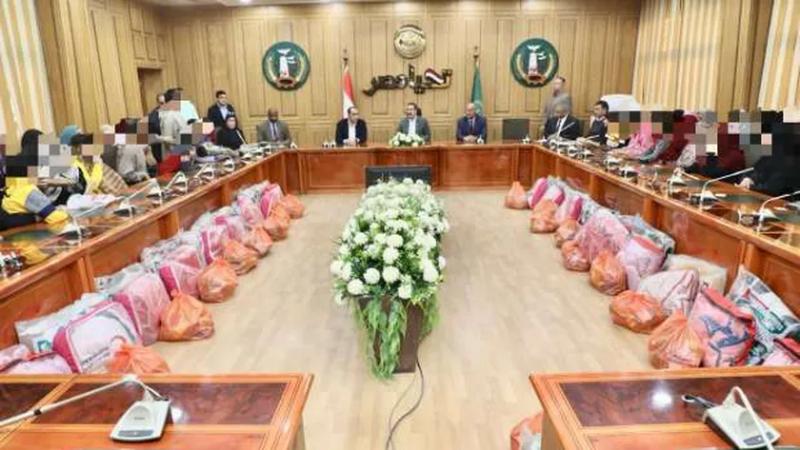 محافظ المنوفية أثناء لقاءات المواطنين