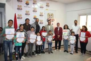 حزب ”المصريين“ يُكرم المشاركين بمسابقة الرسم للأطفال والشباب بالبحر الأحمر | صور