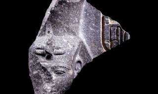 السياحة»: وصول رأس تمثال الملك رمسيس الثاني إلى مصر بعد استعادتها من سويسرا