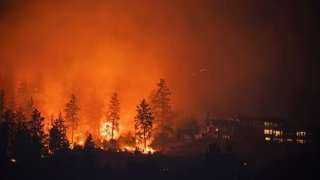موسم حرائق ساخن.. إجلاء الآلاف في كندا مع توقعات بتمدد حرائق الغابات