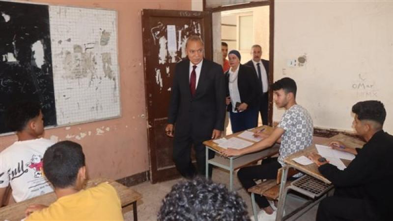 محافظ القليوبية يتفقد لجان الدبلومات الفنية