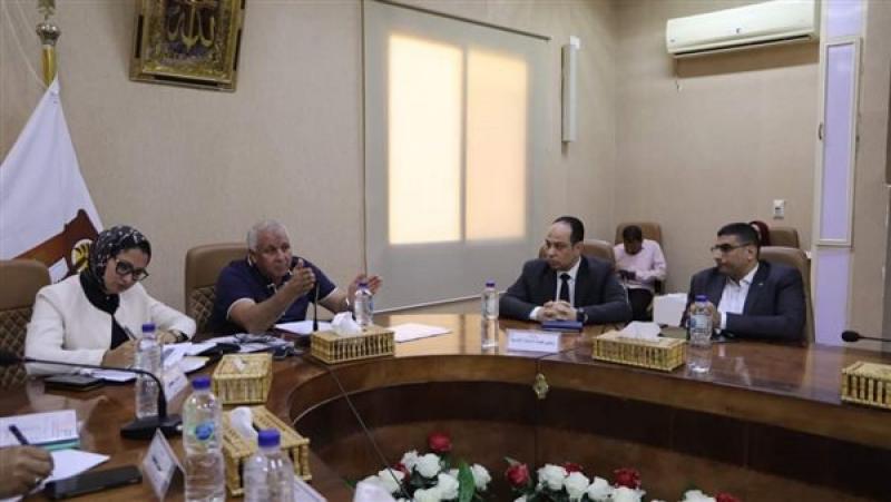 جانب من لقاء محافظ الوادى الجديد