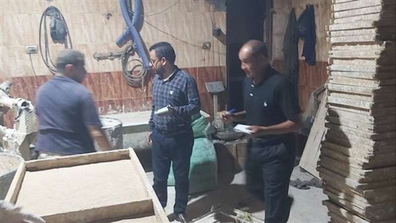 جانب من لجنة المتابعة على المخابز