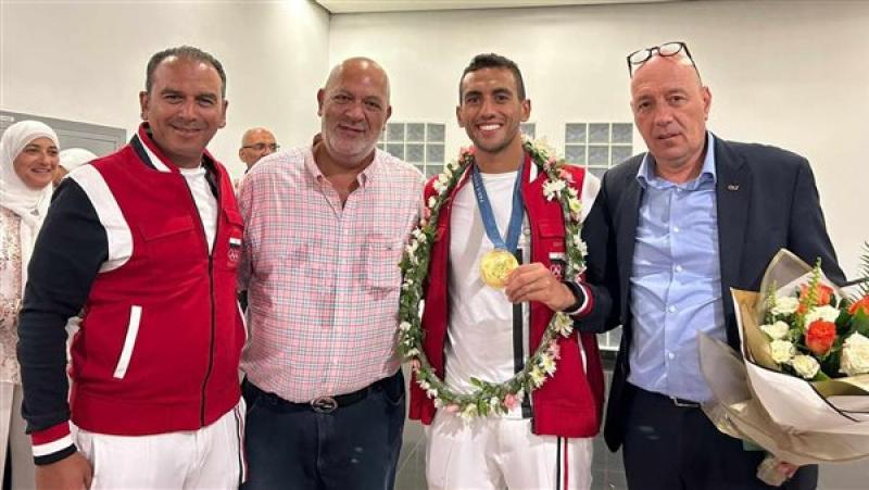 أحمد عادل حسني بجوار أحمد الجندي