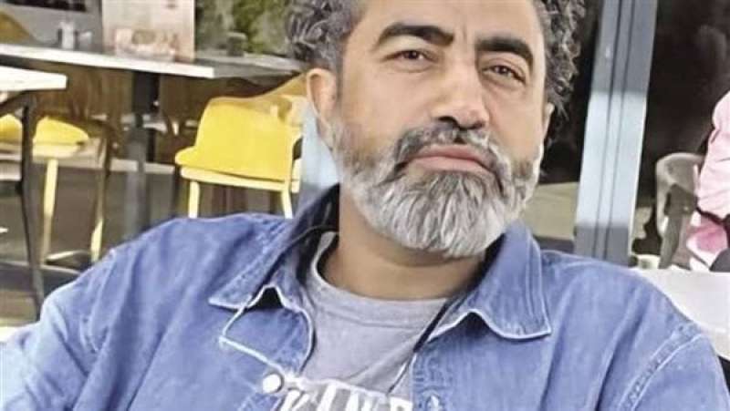 المؤلف هشام هلال