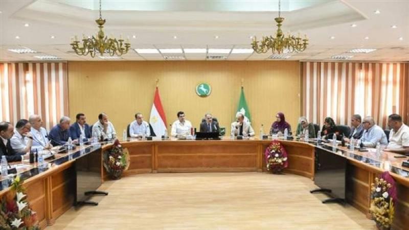 اجتماع المحافظ مع مديري الاداراتةالهندسية