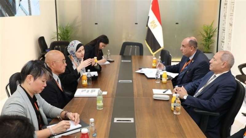 محافظ القاهرة خلال اللقاء