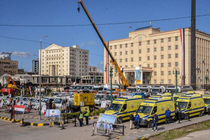 محافظ الإسكندرية يشهد اصطفاف معدات المحافظة لمجابهة الأزمات والكوارث