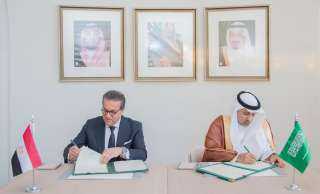 وزير الصحة يوقع مذكرة تفاهم مع نظيره السعودي للتعاون في عدد من المجالات الطبية