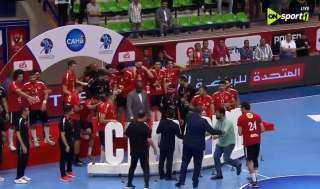 تكريم ستيفان مادسن وثنائي الأهلي بعد التتويج التاريخي بكأس الكؤوس الإفريقية لكرة اليد