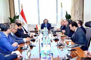نائب وزير التموين يجتمع مع الشركات لبحث خطة تطوير المنافذ وتعزيز التعاون مع القطاع الخاص