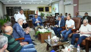 وزير الإسكان يعقد اجتماعا بمقر جهاز مدينة السادات| صور