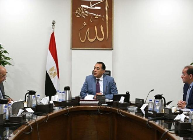 رئيس الوزراء يتابع إجراءات توفير الاعتمادات المالية للمواد البترولية لتشغيل محطات الكهرباء
