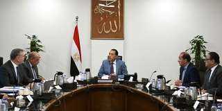 رئيس الوزراء يتابع إجراءات توفير الاعتمادات المالية للمواد البترولية لتشغيل محطات الكهرباء