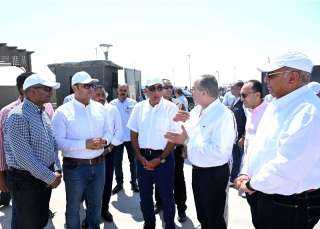 رئيس الوزراء يتفقد محطة التجارب البحثية لتحلية مياه البحر بمدينة العلمين الجديدة| صور