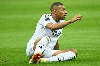 ريال مدريد يمنح مبابي القميص رقم 10
