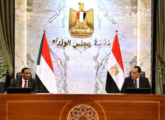 مدبولي وإدريس يعقدان جلسة مباحثات رسمية للحديث حول أطر ومشاريع التعاون بين مصر والسودان| صور