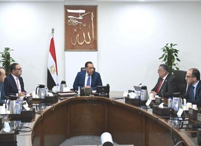 رئيس الوزراء يتابع مع «رئيس اقتصادية المثلث الذهبي» عدداً من ملفات العمل