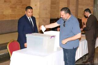 استمرار توافد الناخبين للتصويت بانتخابات الشيوخ بجدة| صور