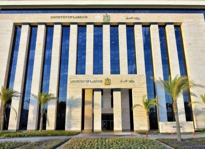 وزارة العمل: 50 فرصة عمل جديدة بمهنة التمريض بالإمارات برواتب تصل إلى 7000 درهم كل شهر