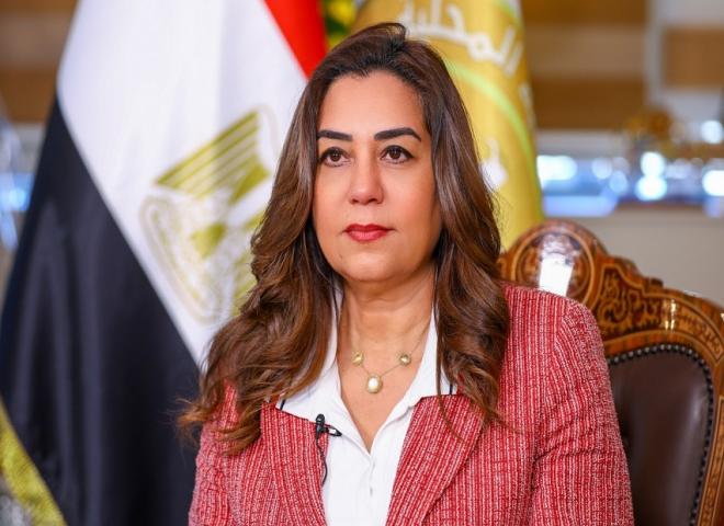 وزيرة التنمية المحلية توجه بإحالة مسئولين بمركز ومدينة الخانكة والإدارة الزراعية إلى النيابة للتحقيق|صور