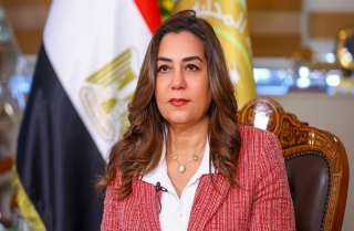 وزيرة التنمية المحلية توجه بإحالة مسئولين بمركز ومدينة الخانكة والإدارة الزراعية إلى النيابة للتحقيق|صور