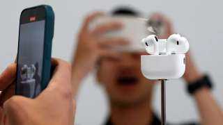 «AirPods Pro 3» تحقق نبوءة الخيال العلمي.. هل نحن على وشك التوقف عن تعلم أي لغة جديدة؟