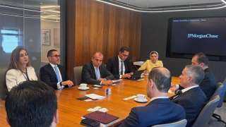 وزير الاستثمار والتجارة الخارجية يلتقي نائب رئيس مجلس إدارة شركة جي بي مورجان تشيس خلال زيارته الولايات المتحدة