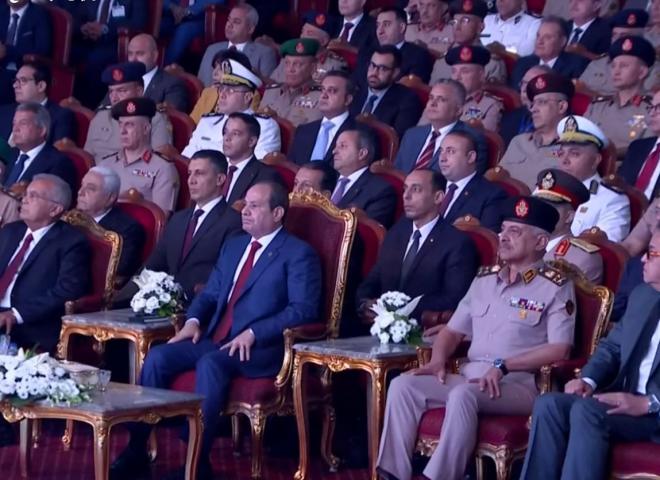 الرئيس السيسي يشهد فيلما تسجيليا عن حرب أكتوبر المجيدة خلال الندوة التثقيفية الـ 42