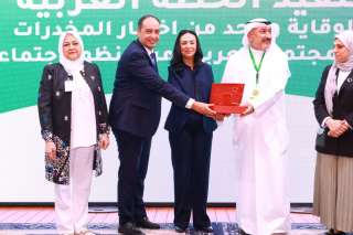 عمرو عثمان يستعرض آليات تنفيذ الخطة العربية للوقاية من أخطار المخدرات |صور