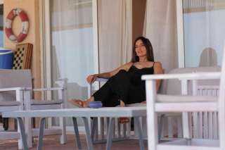 زينة تهرب من زفافها وتبدأ رحلة مليئة بالتقلبات في «ورد وشوكولاته»