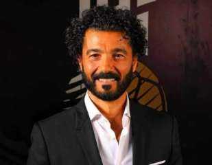 فرحتي كبيرة بتكريمك.. خالد النبوي يهنئ المخرج محمد عبد العزيز بتكريمه في مهرجان القاهرة